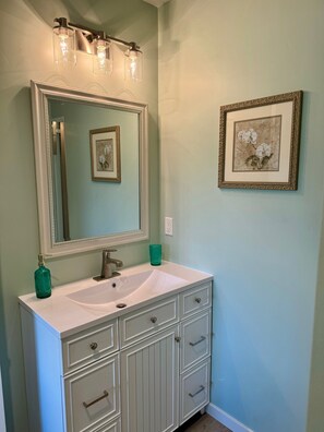 Dusch, miljövänliga toalettartiklar, handdukar och tvål