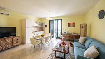 Apartment, Sea View | Living area | 32-inch TV with cable channels
