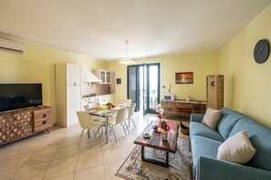 Apartment, Sea View | Living area