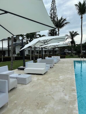 Pool - Paradise - El Colibri (1 Room) Pool view #1 (Sosúa)