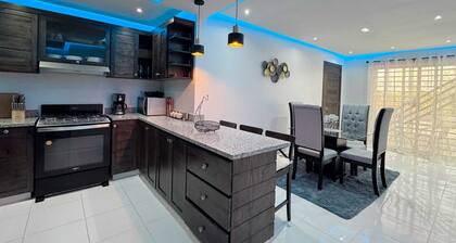 Spacious 3 bedroom apartment with WiFi, air conditioning in Romana del Oeste