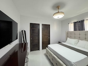 3 bedrooms, iron/ironing board, WiFi, bed sheets