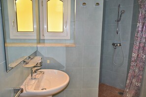 Doccia, asciugacapelli, asciugamani