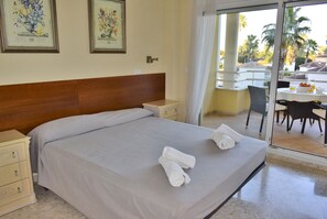 2 chambres, fer et planche Ă repasser, Wi-Fi gratuit, draps fournis