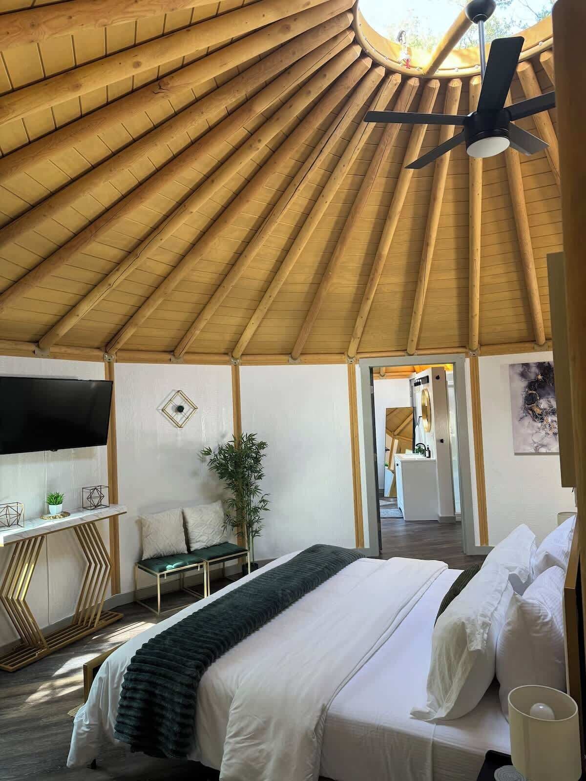 9 habitaciones, tabla de planchar con plancha, cuna de viaje y wifi 