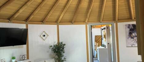 9 habitaciones, tabla de planchar con plancha, cuna de viaje y wifi