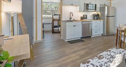 Gentry: Luxe Yurt-Cabin | Canyon Lake | Hot Tub