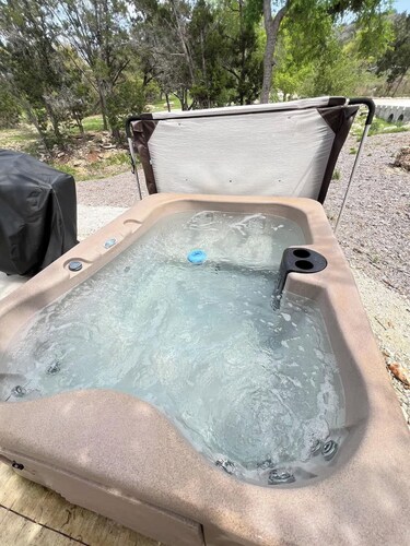 Gentry- Luxury Yurt-Cabin - Family Glamping Canyon Lake w Private Hot Tub!