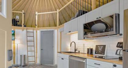 Gentry- Luxury Yurt-Cabin - Family Glamping Canyon Lake w Private Hot Tub!