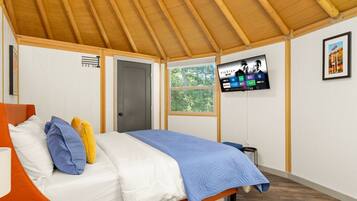 Iron/ironing board, travel cot, WiFi, bed sheets