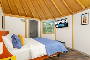 Bügeleisen/Bügelbrett, Reisekinderbett, WLAN, Bettwäsche