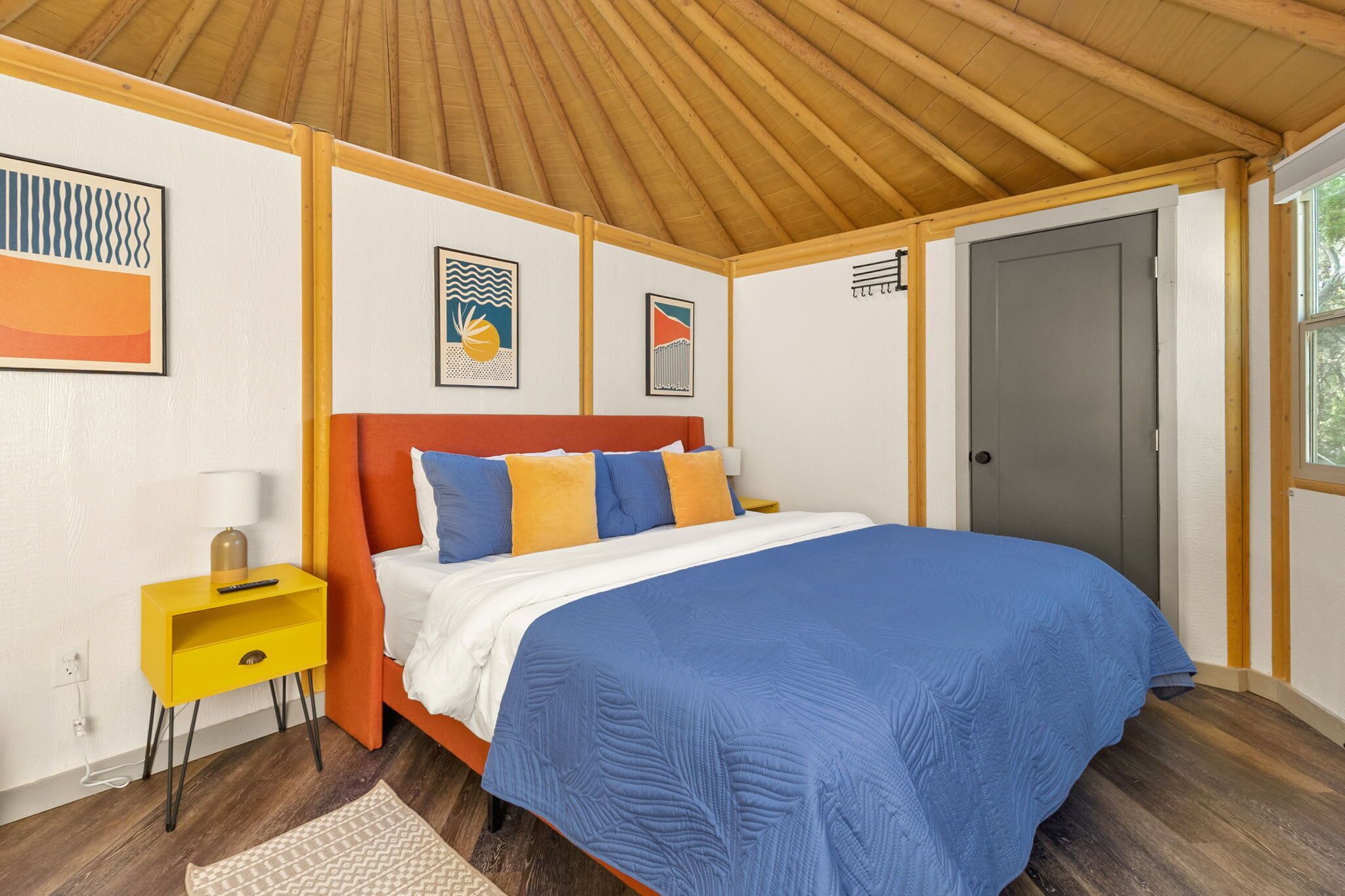 Iron/ironing board, travel cot, WiFi, bed sheets