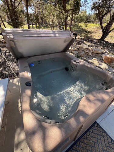 Estelle: Luxe-Yurt |Sleep under the starsI Hot Tub