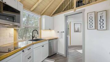 Fridge, microwave, stovetop, dishwasher