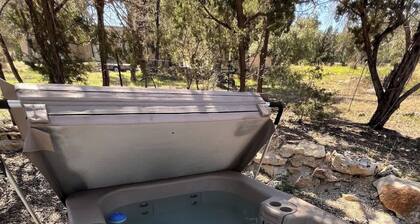 Estelle: Luxe-Yurt |Sleep under the starsI Hot Tub