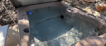 Estelle: Luxe-Yurt |Sleep under the starsI Hot Tub