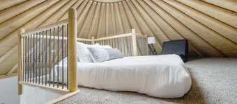 Estelle: Luxe-Yurt |Sleep under the starsI Hot Tub