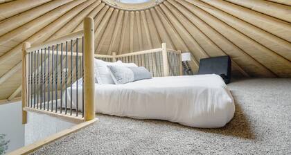 Estelle: Luxe-Yurt |Sleep under the starsI Hot Tub