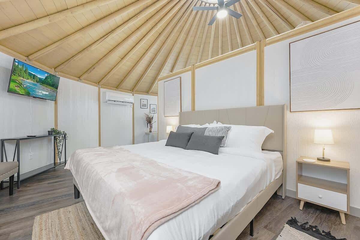 Ferros/tábuas de passar roupa, Wi-Fi, roupa de cama