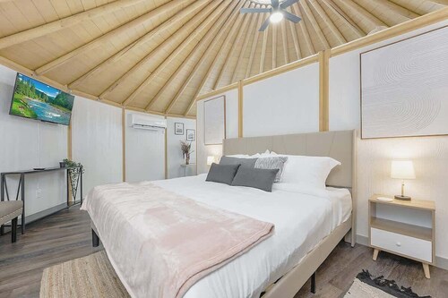 Cedar Yurt: Canyon Lake Luxury Cabin Getaway | Hot Tub