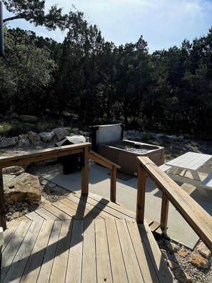 Outdoor spa tub