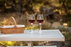 Outdoor dining - Cedar Yurt: Canyon Lake Luxury Cabin Getaway | Hot Tub (Canyon Lake)