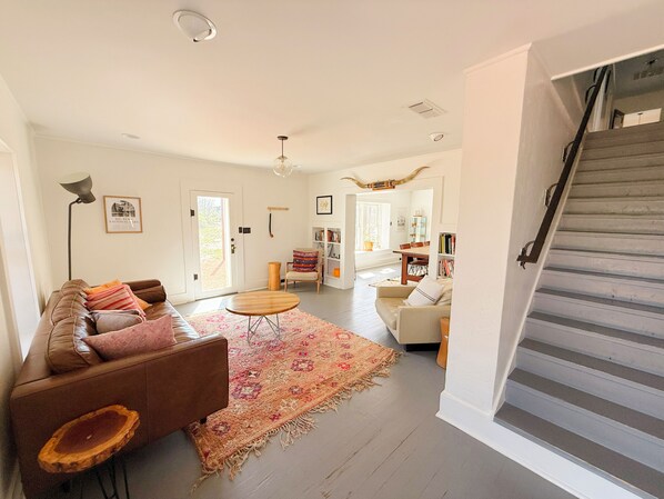 Smart TV, books, offices