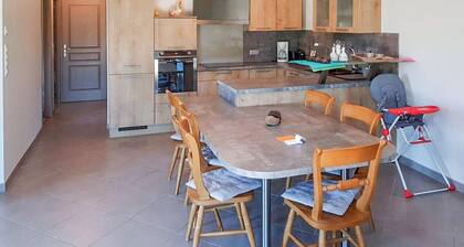 Lovely home in La Chapelle-Saint-Sauv