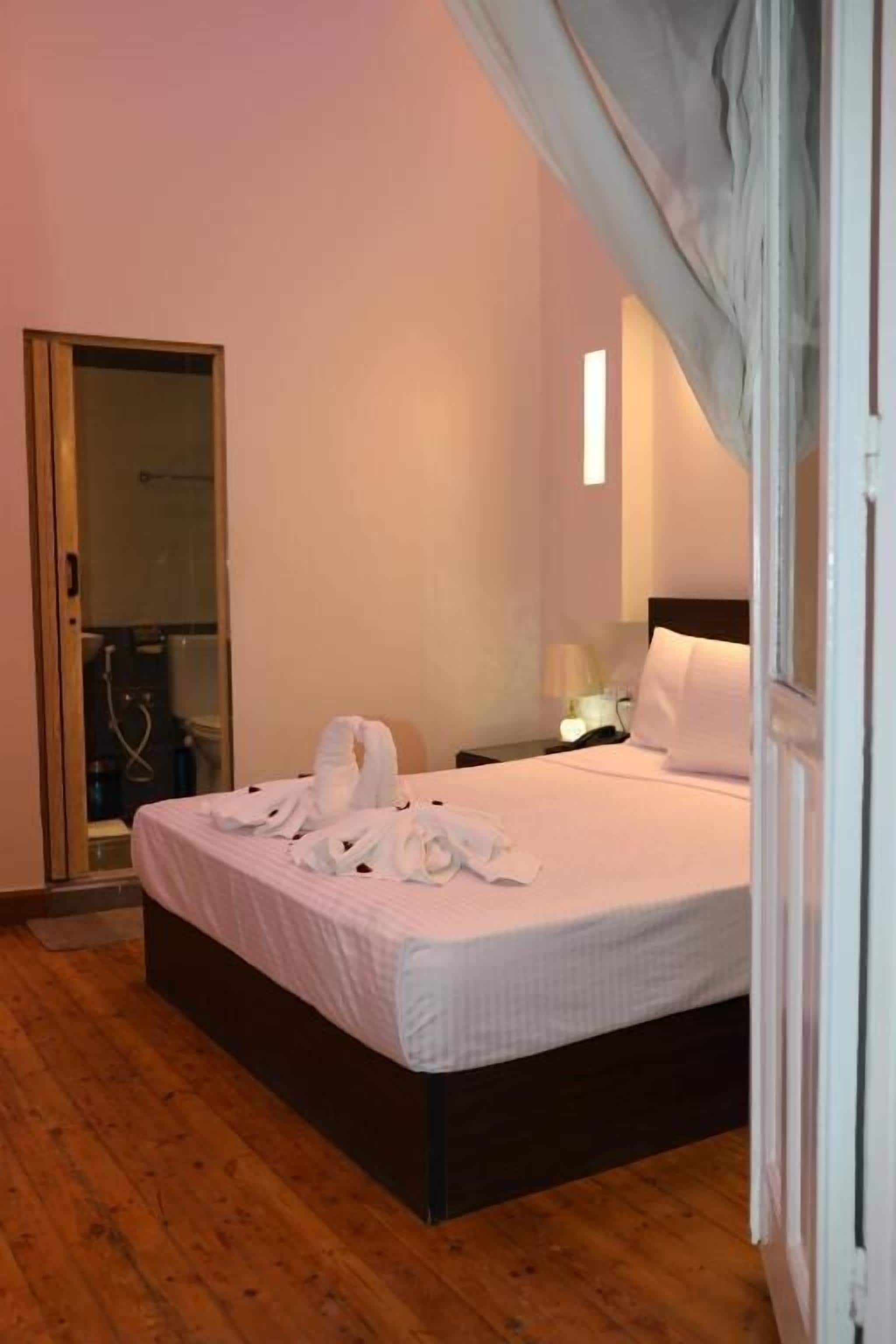 Phòng đôi Deluxe, ban công, quang cảnh thành phố | Bộ đồ giường kháng dị ứng, nệm cao su hoạt tính (memory foam) 