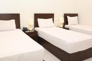Hypo-allergenic bedding, memory foam beds, in-room safe, desk - Mid Downtown Hotel (Cairo)