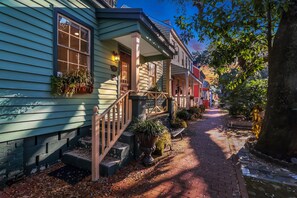 Exterior detail - Historic 3BR/3BA+Parking Jones St- Walk Everywhere! (Savannah)