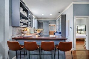 Fridge, microwave, oven, stovetop - Historic 3BR/3BA+Parking Jones St- Walk Everywhere! (Savannah)