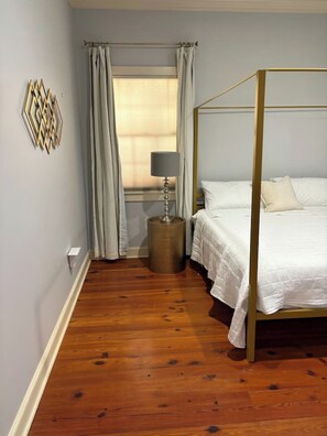 1 bedroom, WiFi - Cozy King Bedroom w/Bath in Historic Savannah (Savannah)