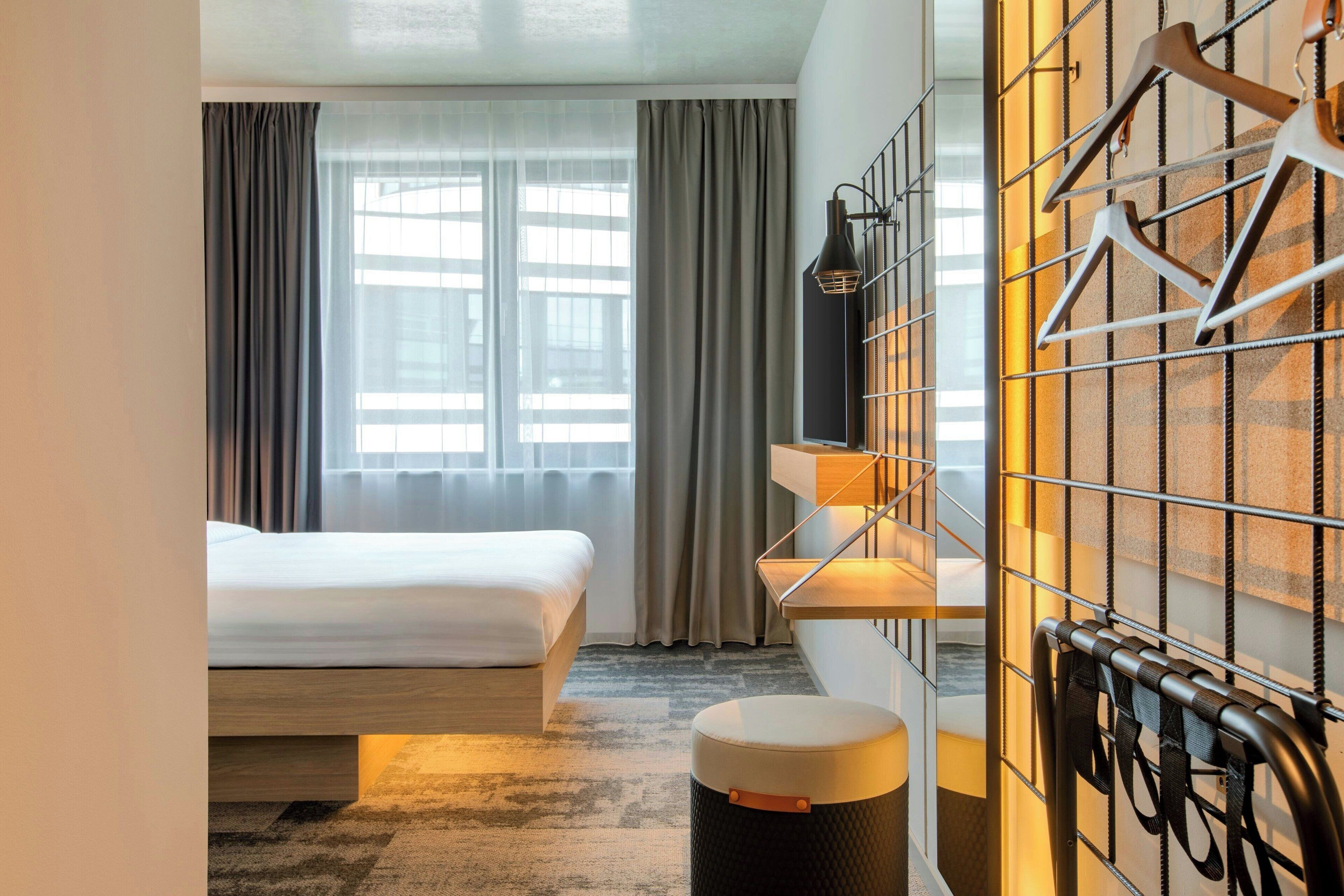 Room, 1 Queen Bed | Desk, laptop workspace, blackout curtains, free cots/infant beds