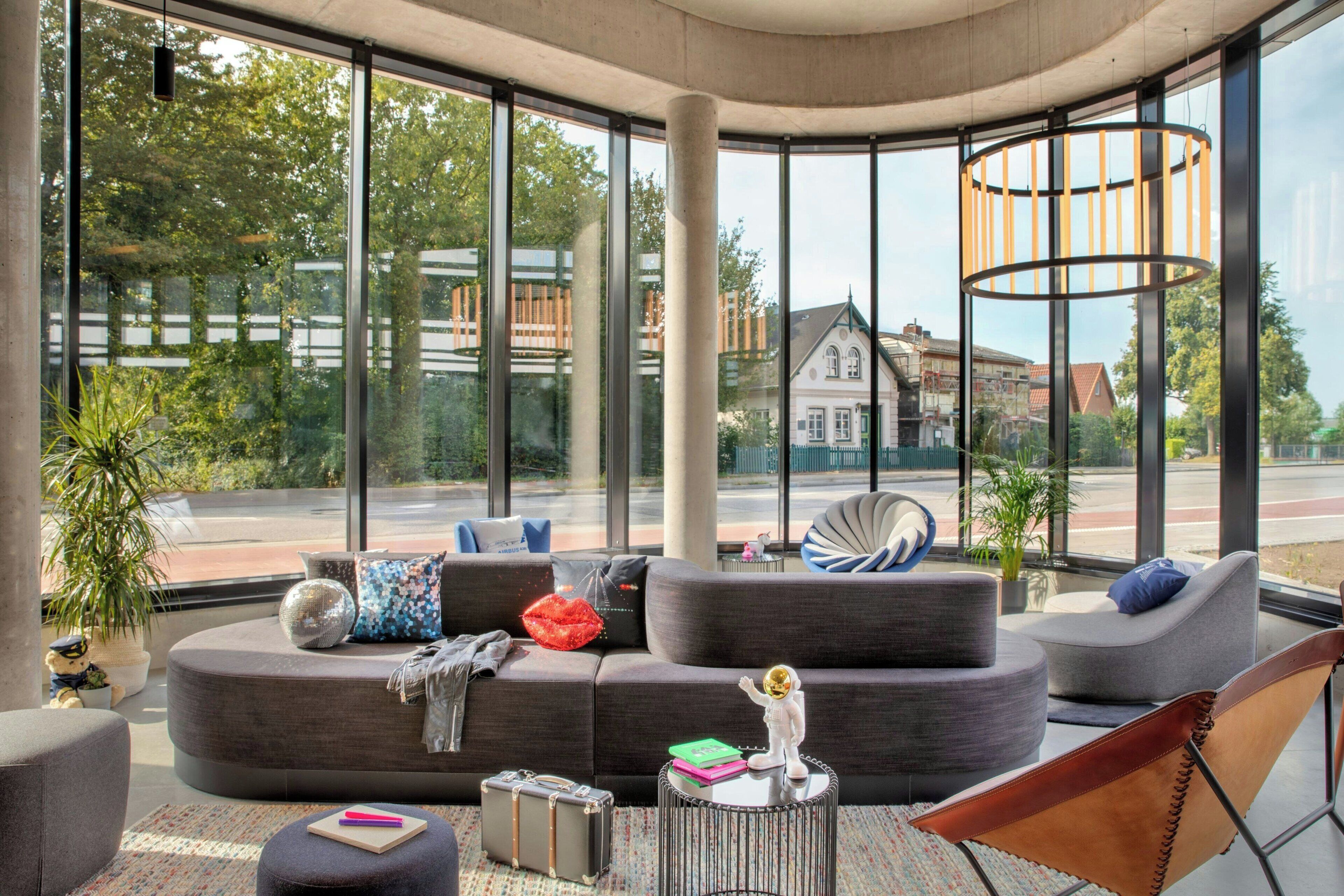 提供早餐、午餐和晚餐