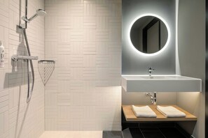Room, 1 Katil Ratu (Queen) | Bilik Mandi | Pancuran mandi, pengering rambut, tuala disediakan, sabun