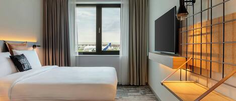 Værelse - 1 queensize-seng | Skrivebord, arbejdsområde til bærbare computere, mørklægningsgardiner