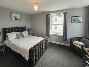 2 室のベッドルーム、WiFi (無料)、ベッドシーツ