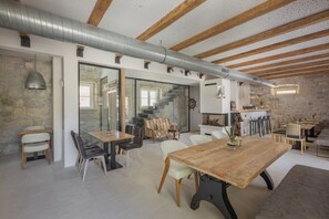 Dining - Casa Columba - 4 Star Design Boutique Hotel - Ferdinand Magelan Luxury Room (Makarska)