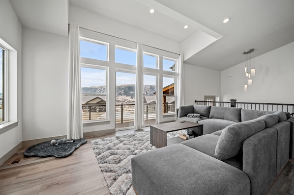 Smart TV, fireplace, table tennis, offices