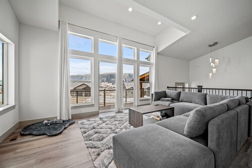 Sky’s Edge B7 | Near Powder Mtn |Hot Tub & 2 LR’s