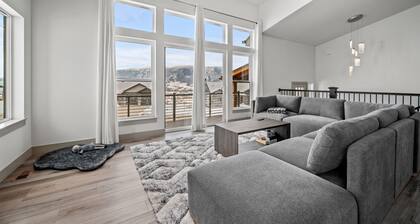 Sky’s Edge B7 | Near Powder Mtn |Hot Tub & 2 LR’s
