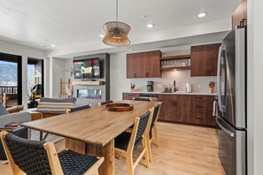 Fridge, microwave, oven, stovetop - All Seasons Haven Pt A201| Ski & Snowboard Retreat (Eden)