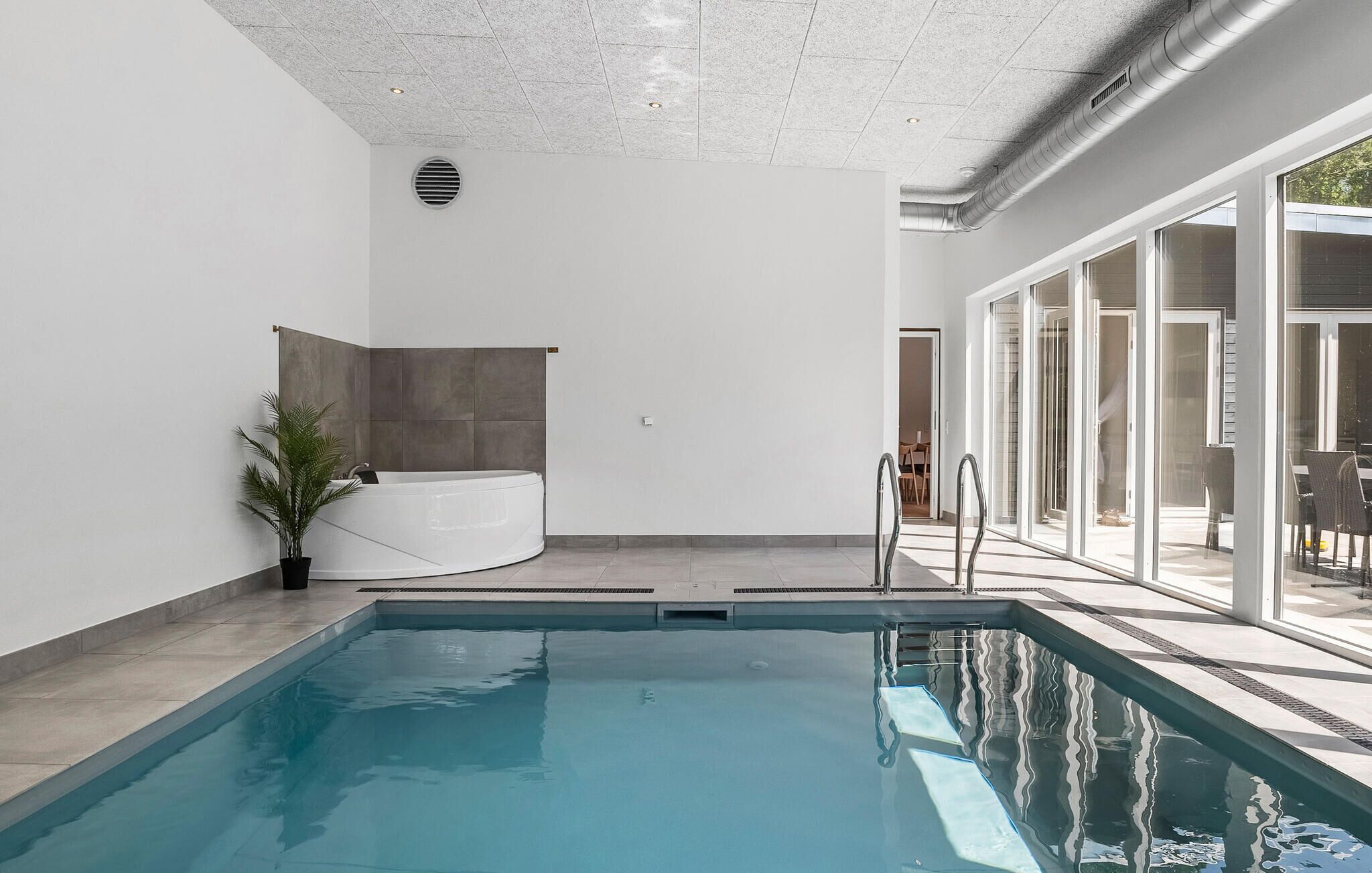 Indendørs pool