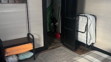 1 bedroom, iron/ironing board, WiFi, bed sheets