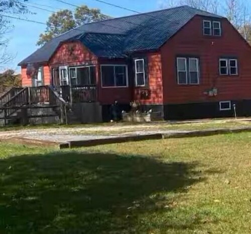 The Sasquatch Hideaway: Private 1BR Adventure Loft