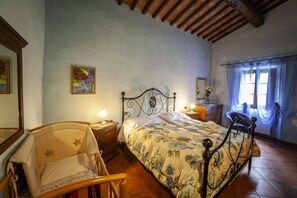 6 chambres, fer et planche à repasser, Wi-Fi, draps fournis