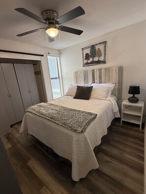 2 bedrooms, iron/ironing board, WiFi, bed sheets