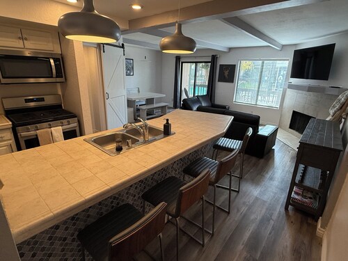 Charming 2-bedroom condo with WiFi in fabulous Big Bear Lake