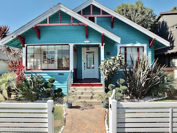 Beach City Craftsman - Walk to Beach